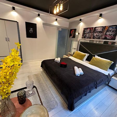 The Fame - Modern Studio In Top Location & Parking Craiova Ngoại thất bức ảnh