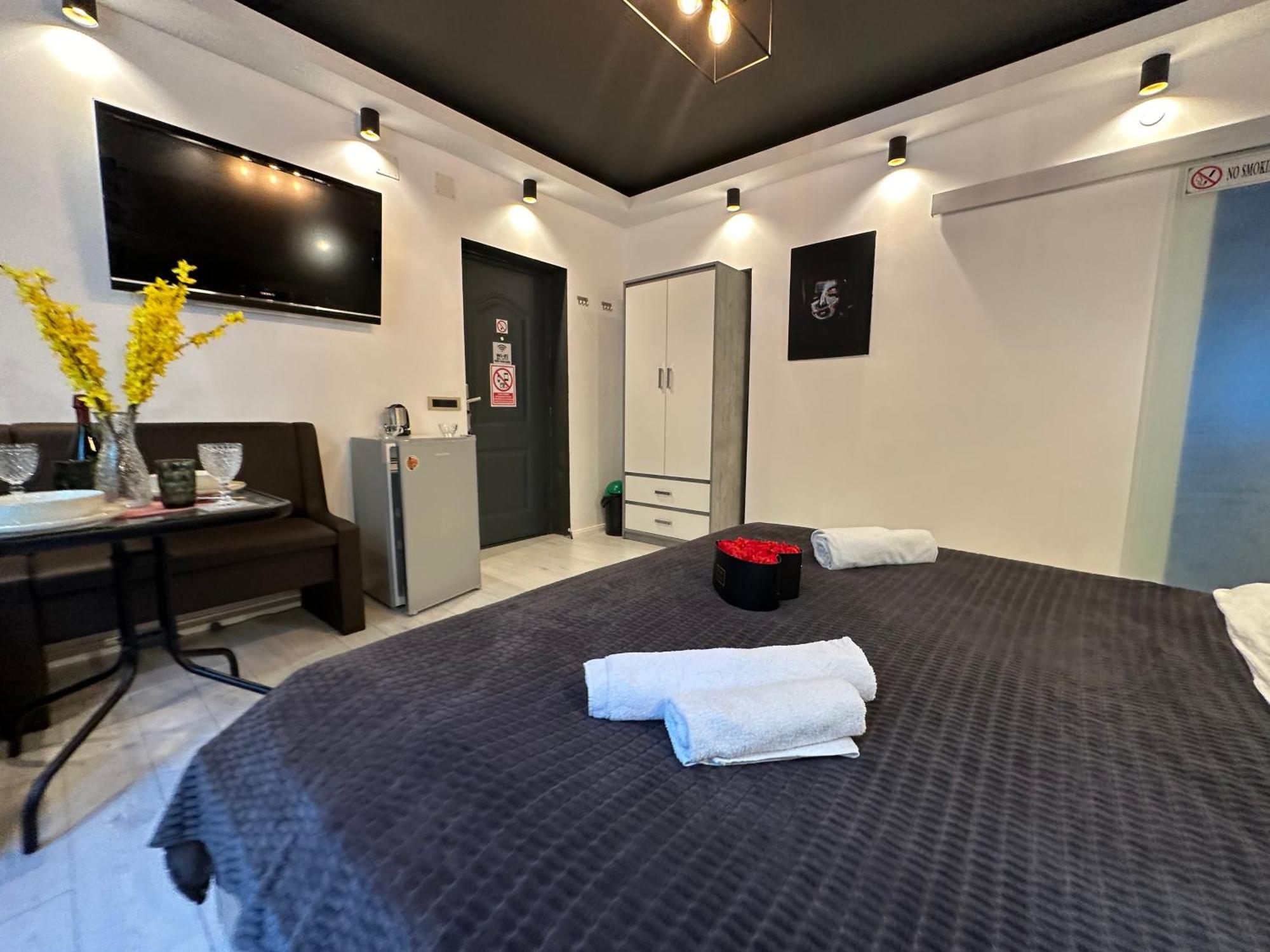 The Fame - Modern Studio In Top Location & Parking Craiova Ngoại thất bức ảnh