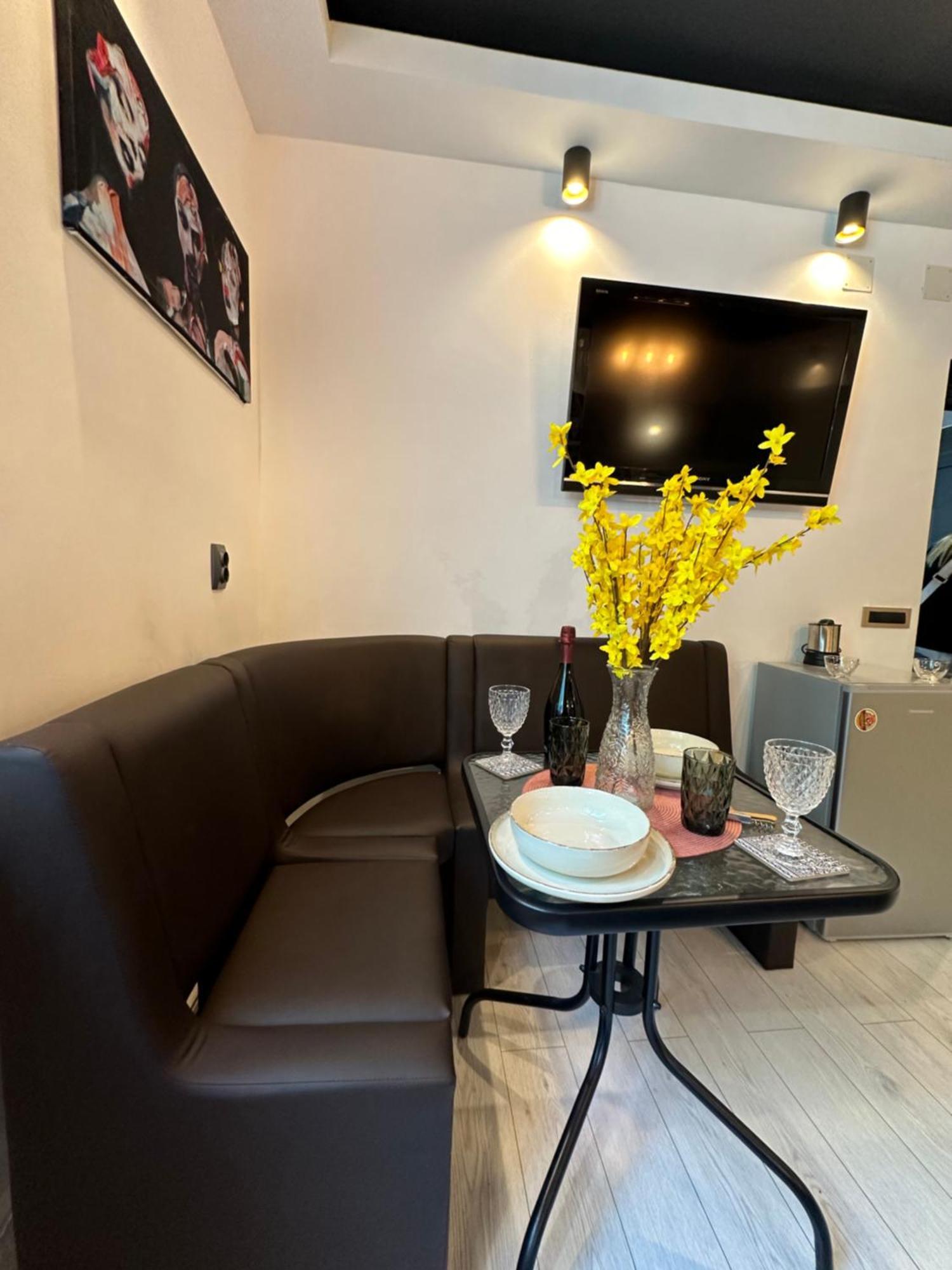 The Fame - Modern Studio In Top Location & Parking Craiova Ngoại thất bức ảnh