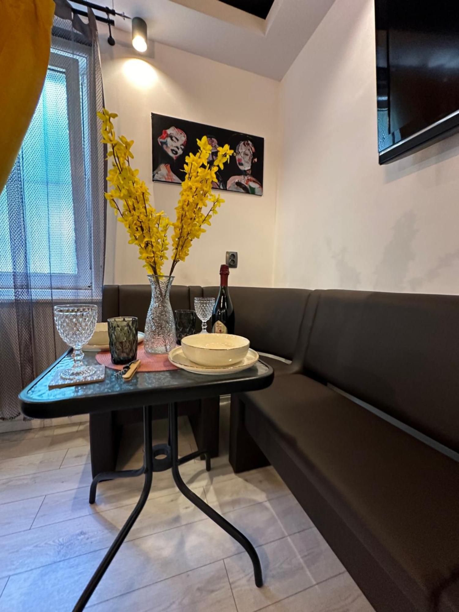 The Fame - Modern Studio In Top Location & Parking Craiova Ngoại thất bức ảnh