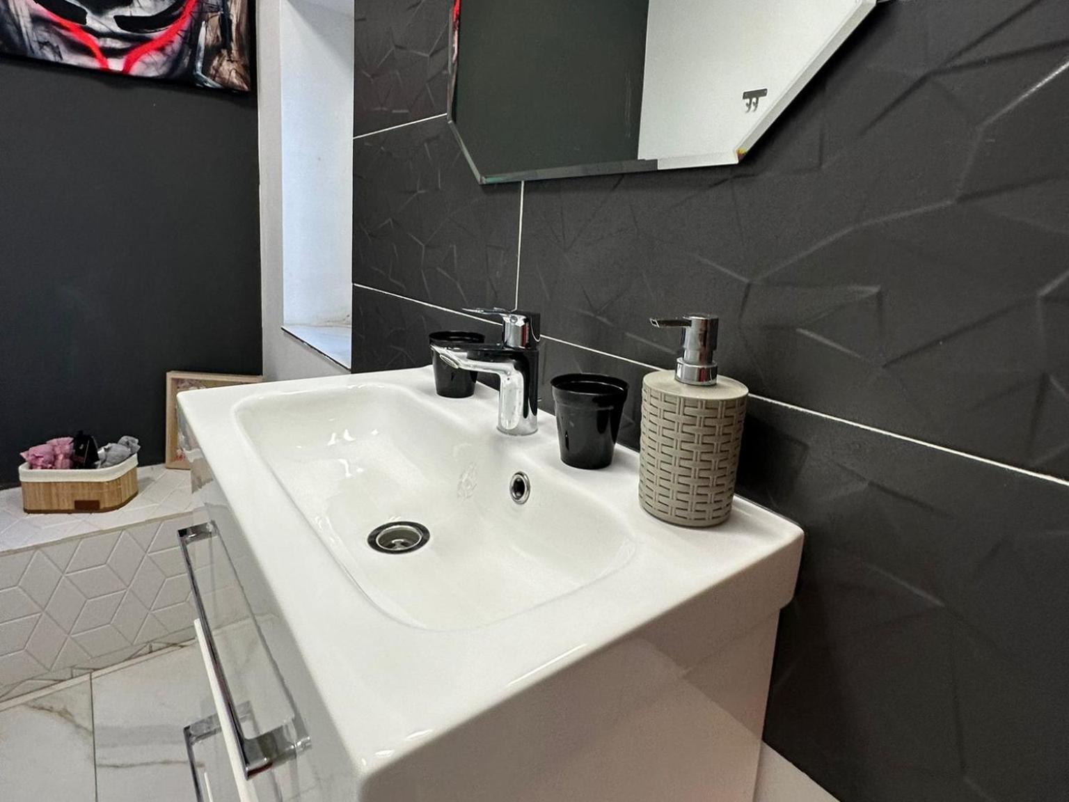 The Fame - Modern Studio In Top Location & Parking Craiova Ngoại thất bức ảnh
